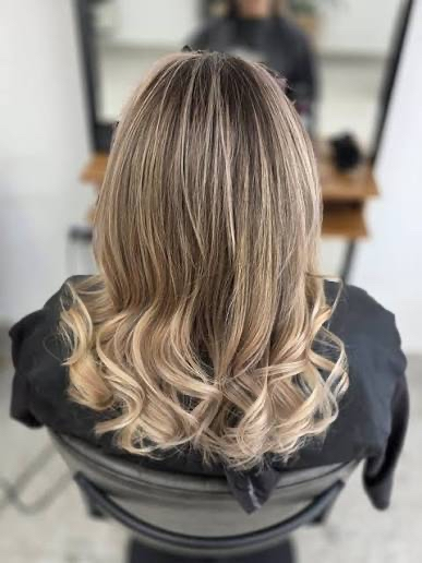 1x Hair Bar 101 Cut and blow wave